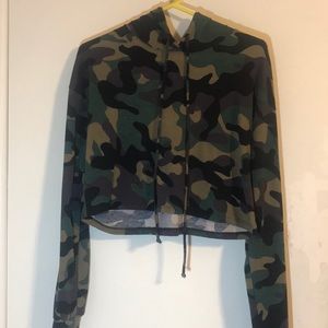 Sleeved camo top w/ hood red, black, white stripes